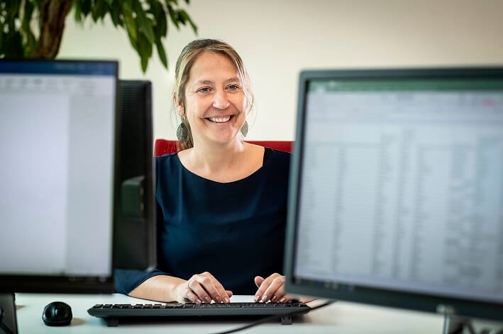 Medewerker Linde op kantoor - Novemberupdate Covid-19