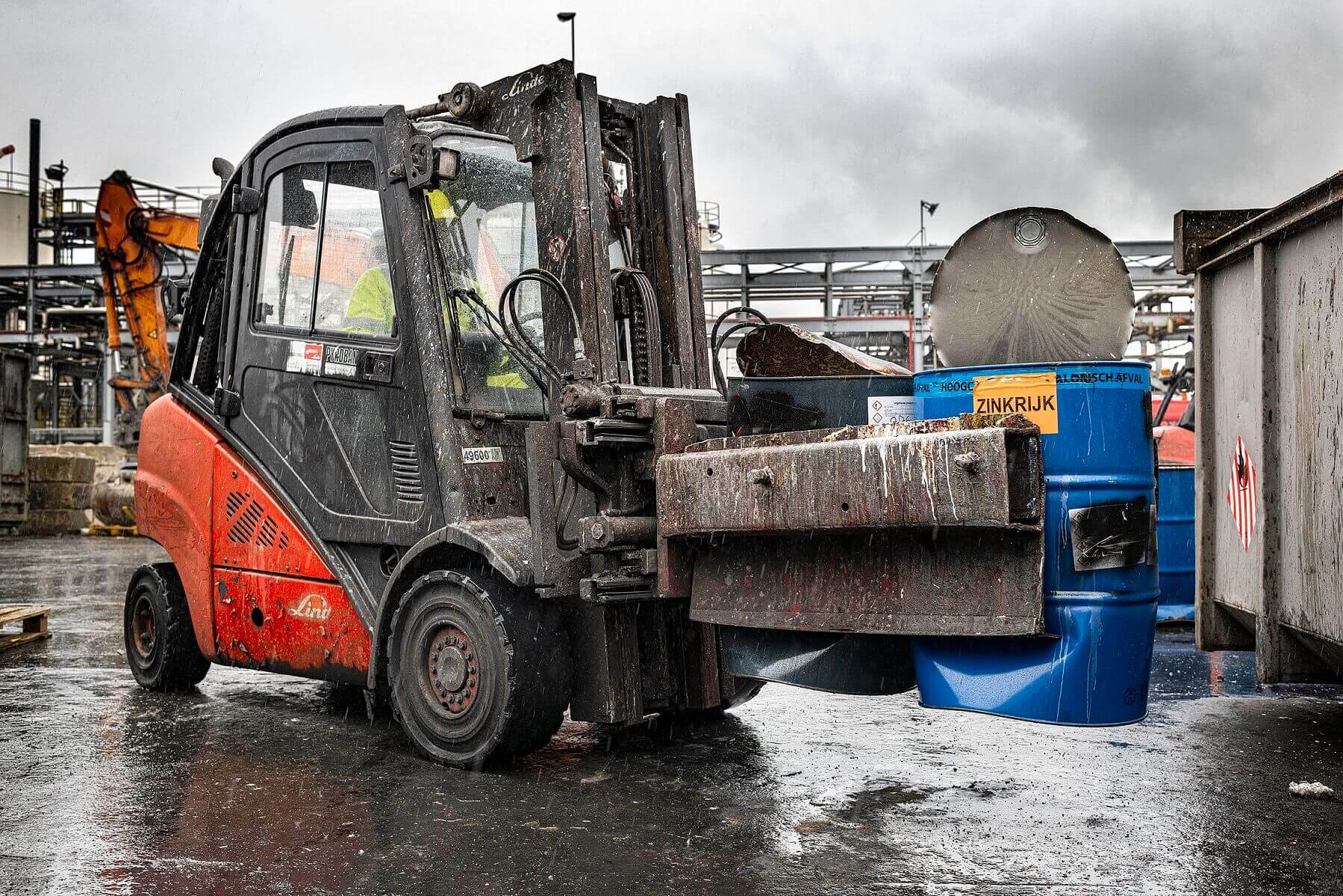 Linde thermische heftruck recyclagesector buiten