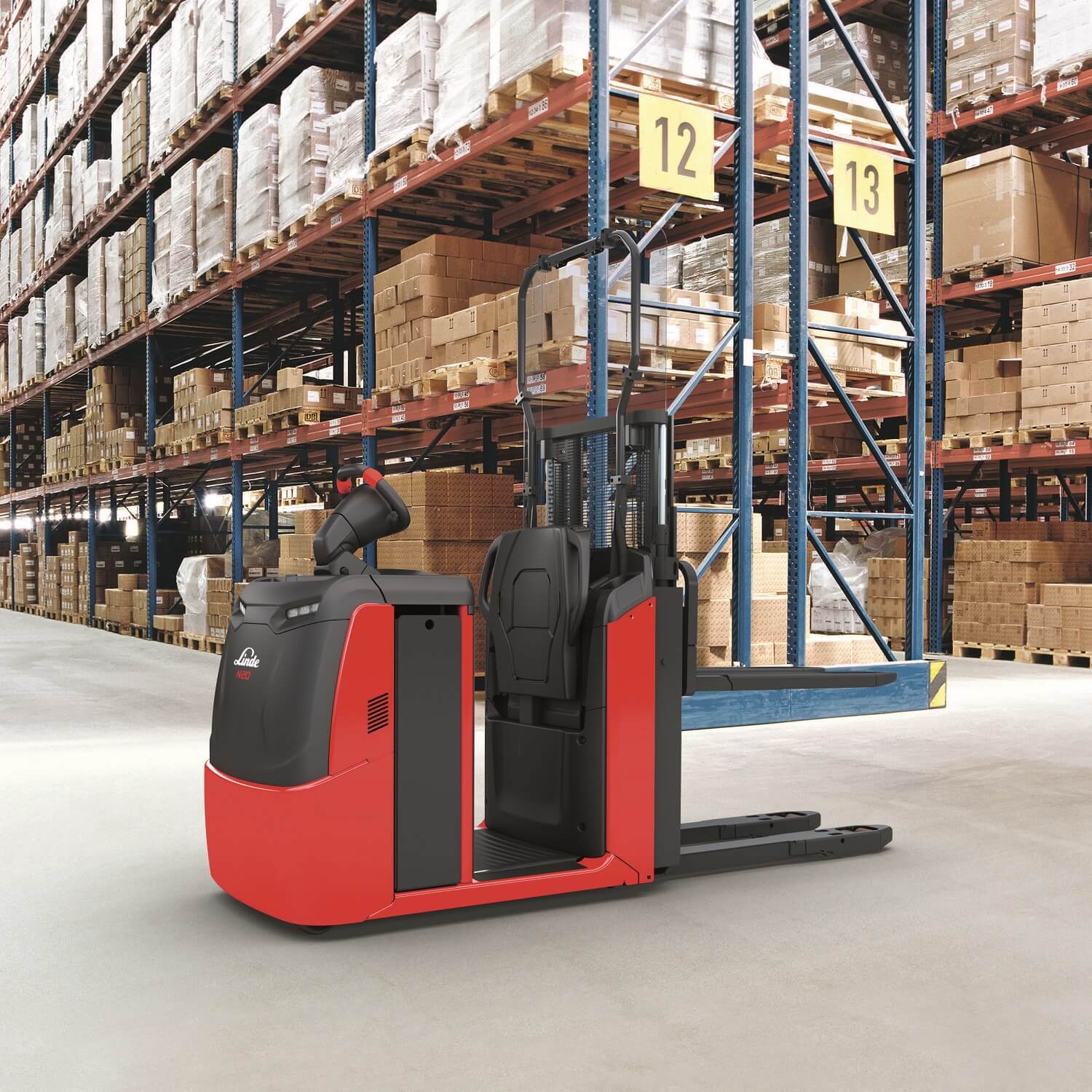 N20 C D orderverzamektruck in warehouse