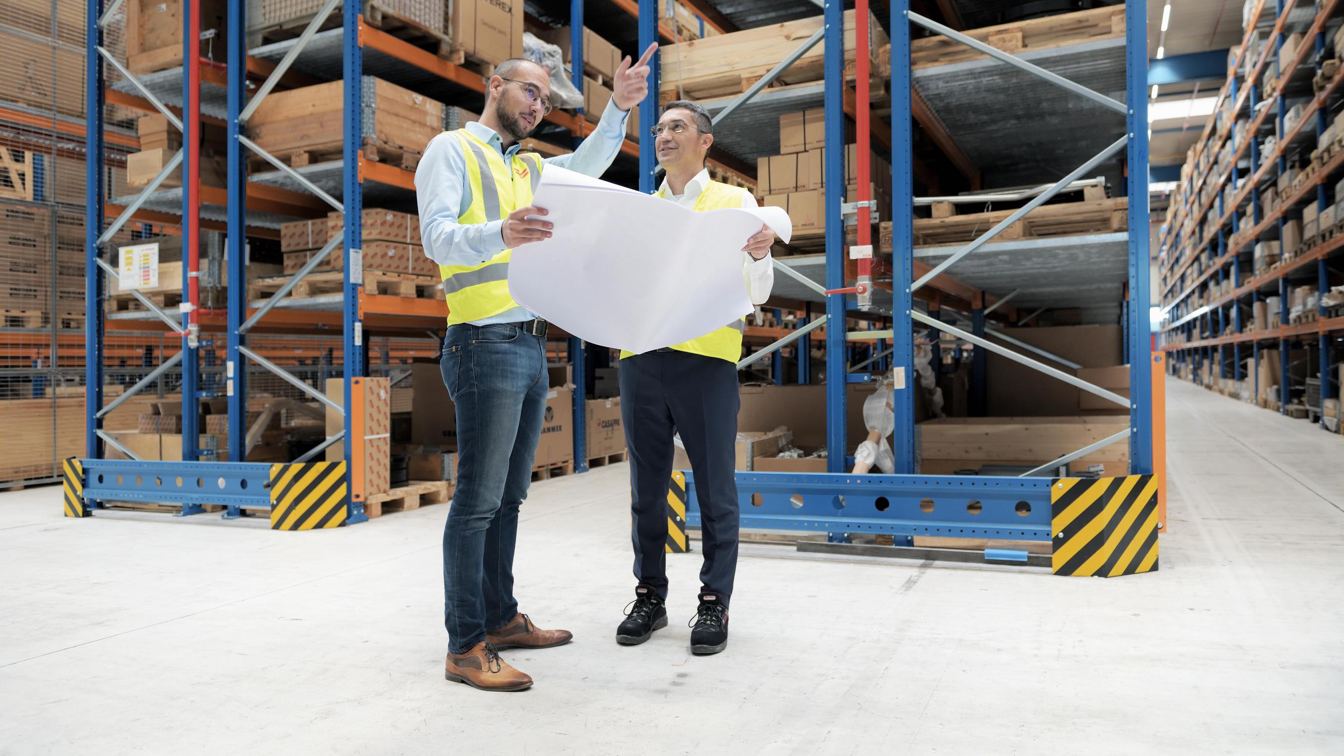 Advies logistiek expert in magazijn