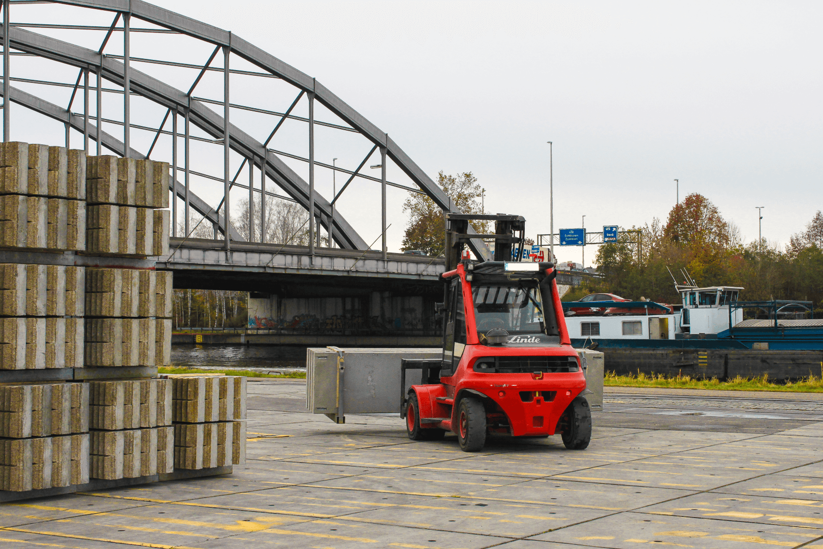 Linde heftruck op de openbare weg
