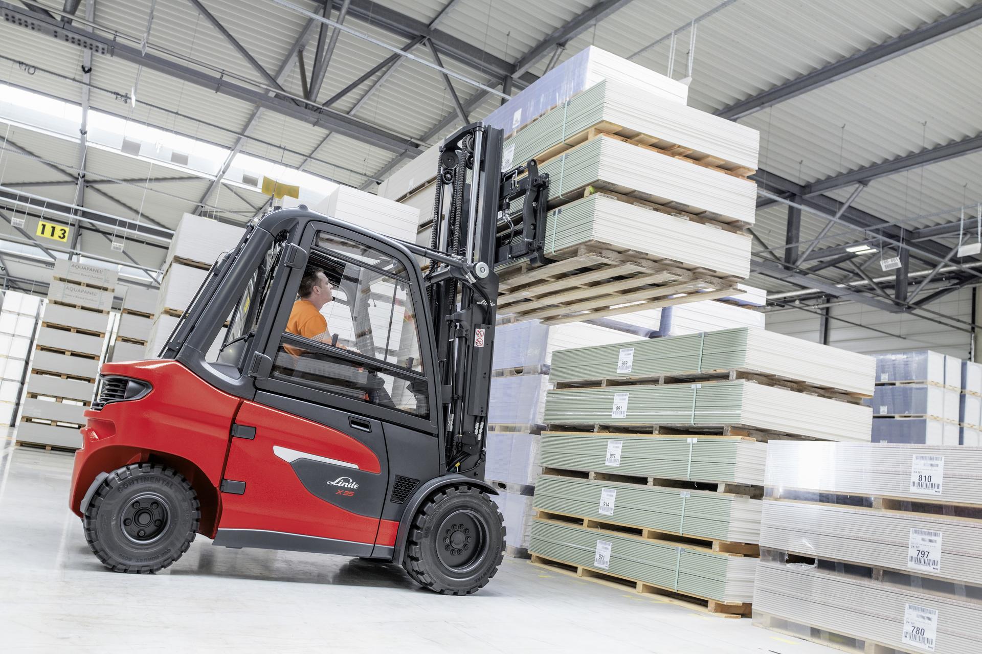 Linde Heftruck bij Knauf