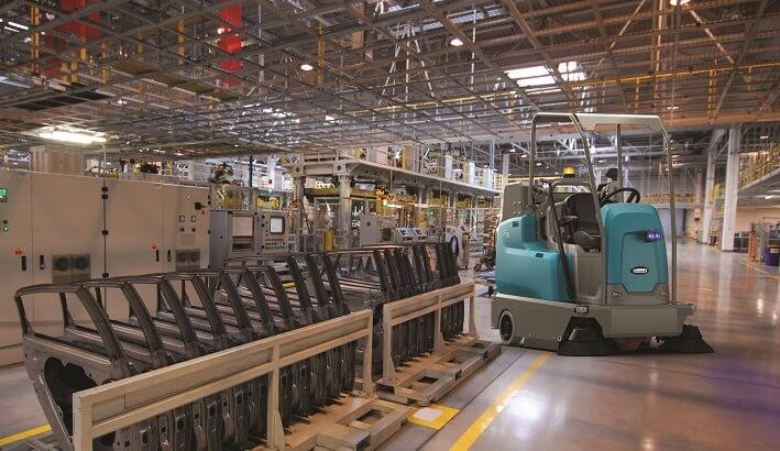 Opzit-veegmachine S16 in magazijn - lancering S16