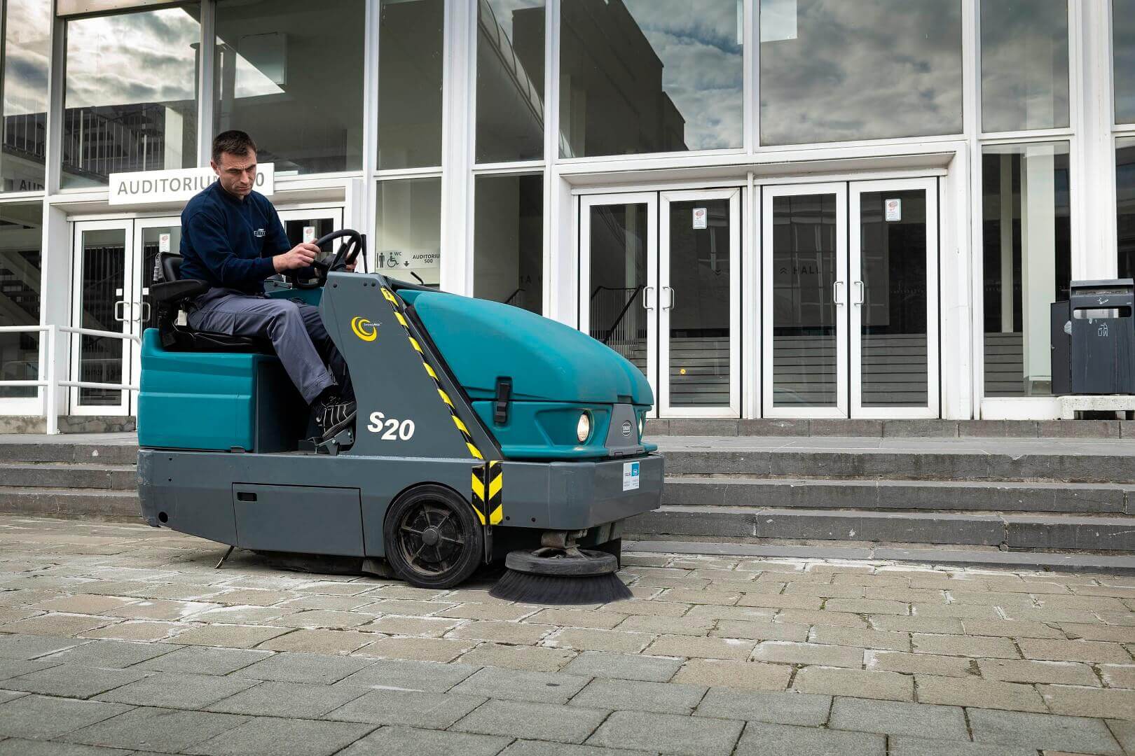 Veegmachine Heizel