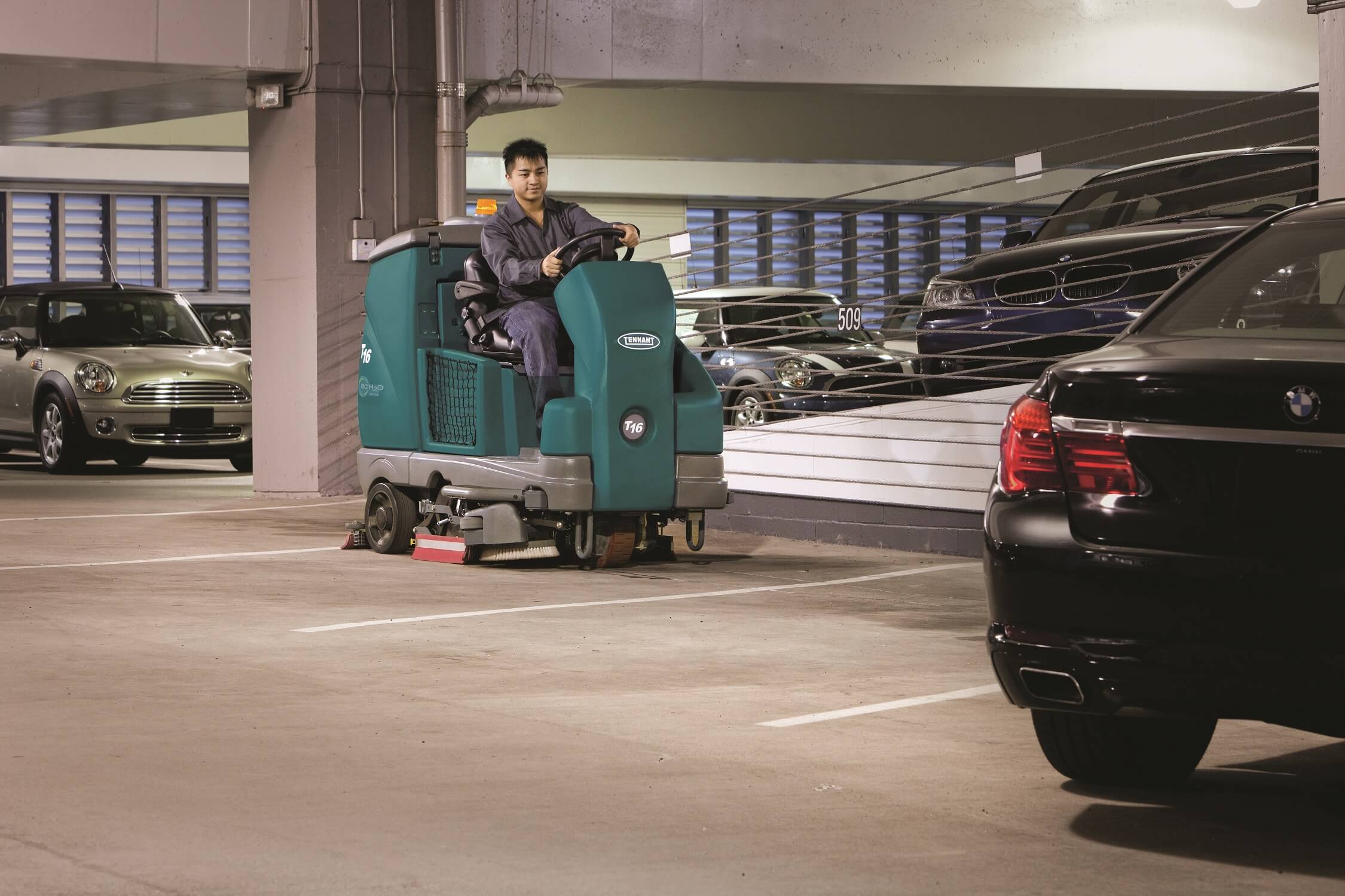 Tennant opzit-schrobzuigmachine T16 parking