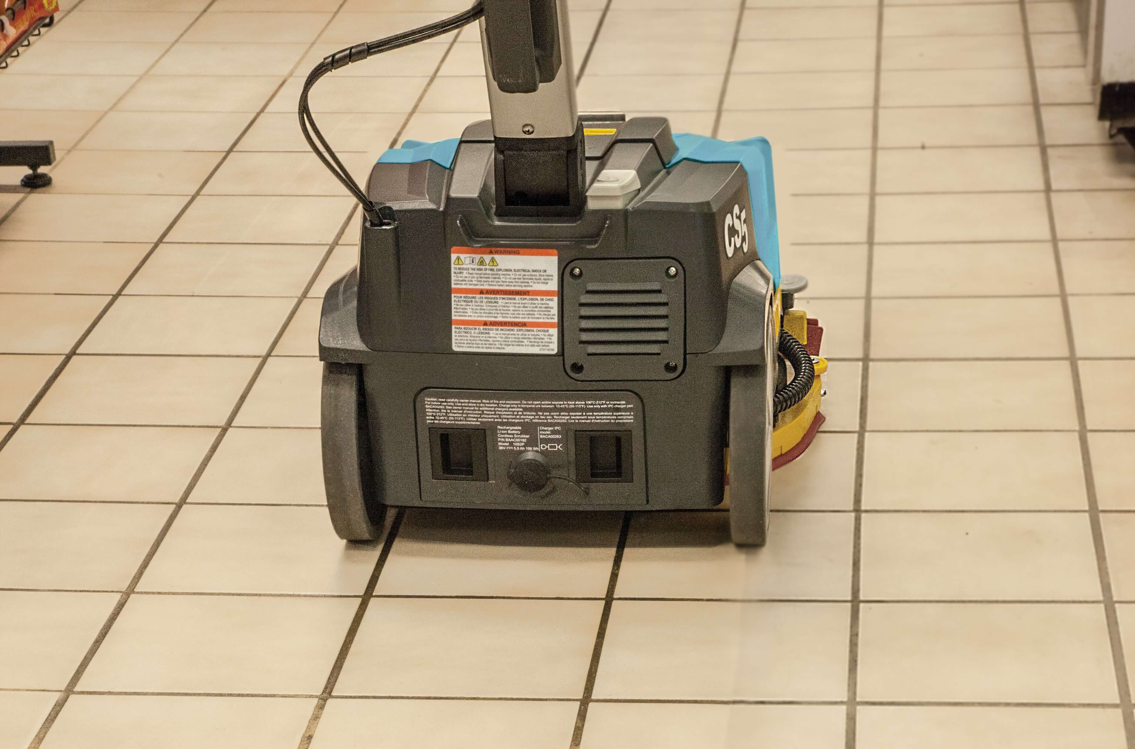 CS5 Tennant schrobzuigmachine voor compacte ruimtes